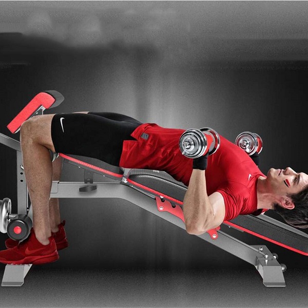 Tập đẩy ngực với tạ