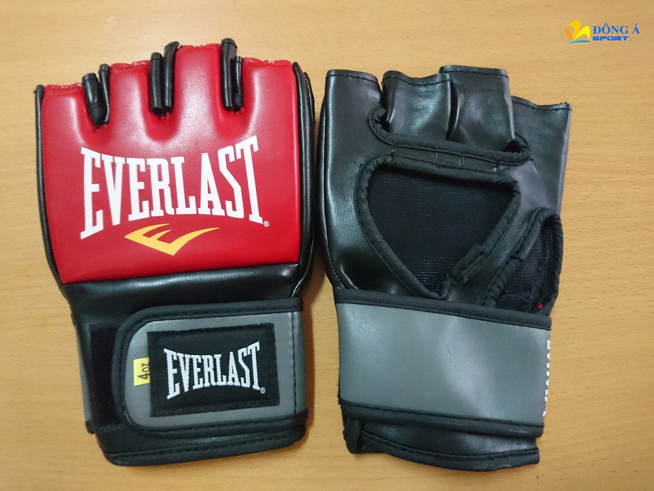 2 mặt găng tay hở ngón everlast