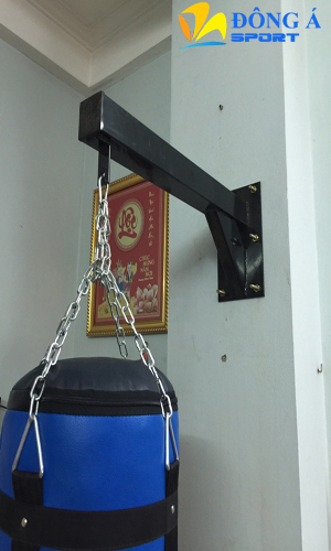 Hình ảnh lắp đặt thực tế giá treo bao cát gắn tường tại nhà khách hàng
