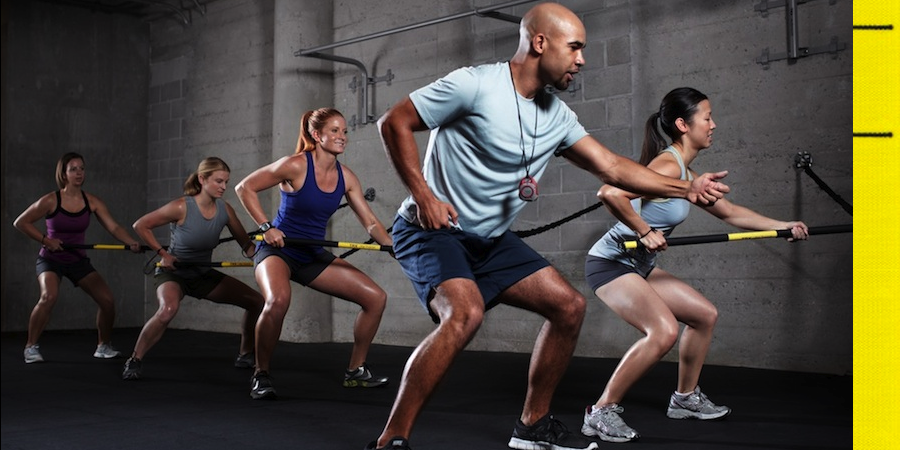 Tập với dụng cụ tập Gym TRX Rip Trainer.