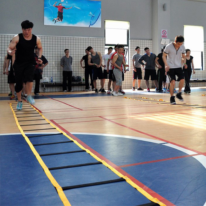Sử dụng thang dây tập luyện bóng đá