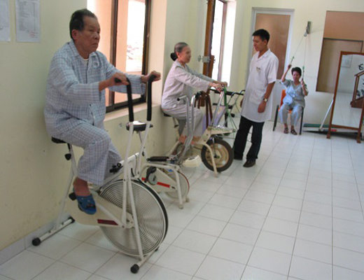 Xe đạp tập thể dục giúp phục hồi chức năng
