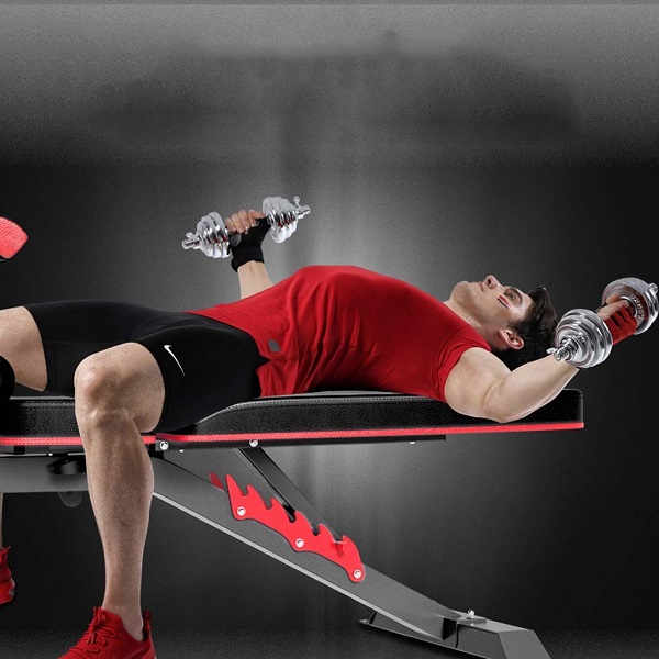 Tập ép ngực với tạ đơn