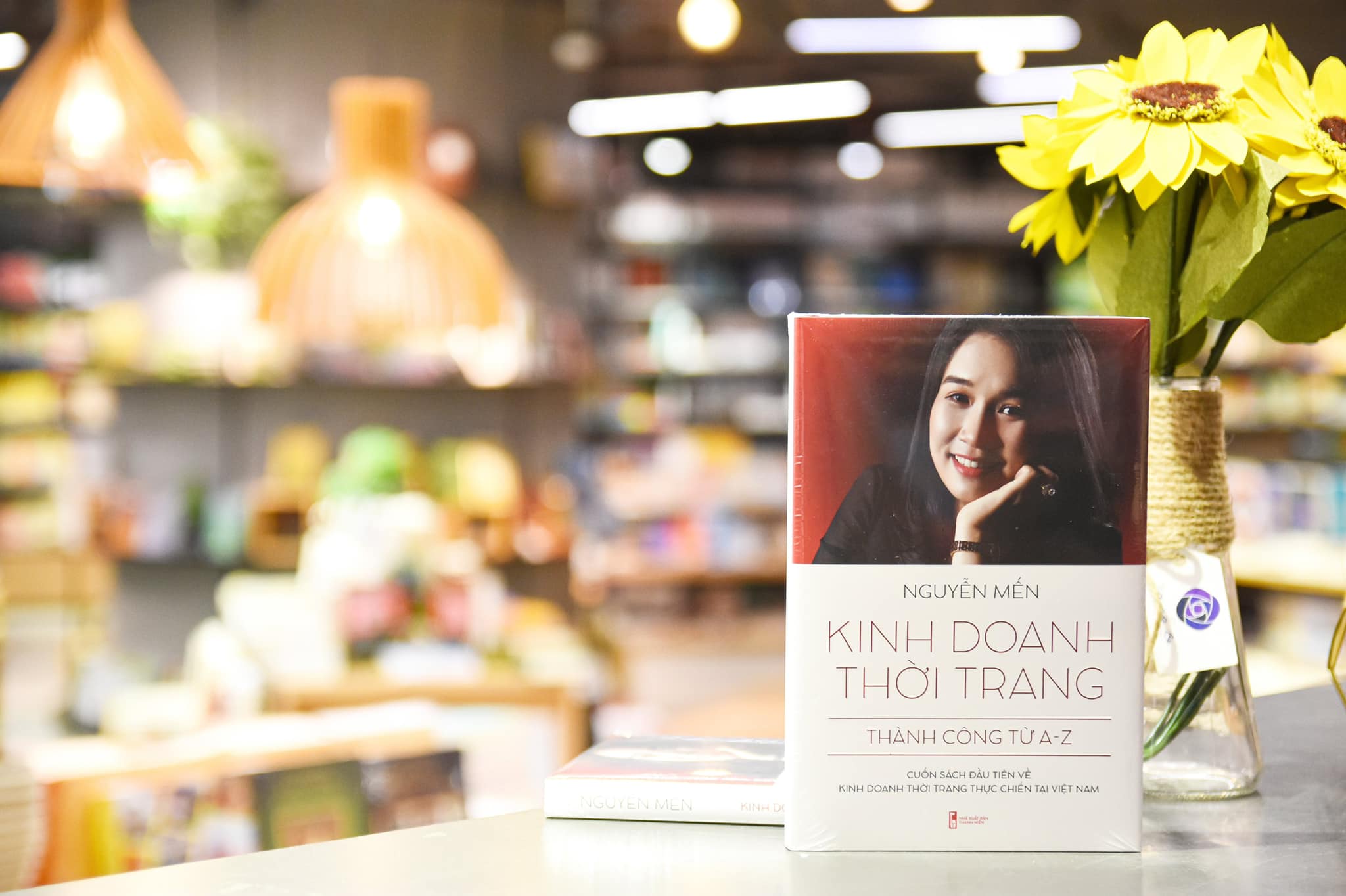 Kinh Doanh Thời Trang Thành Công Từ A-Z  của tác giả Nguyễn Mến