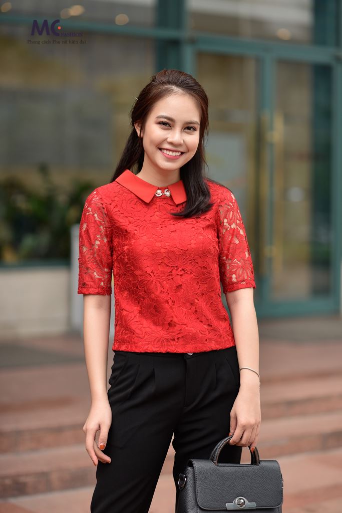 Áo croptop phối ren cách điệu