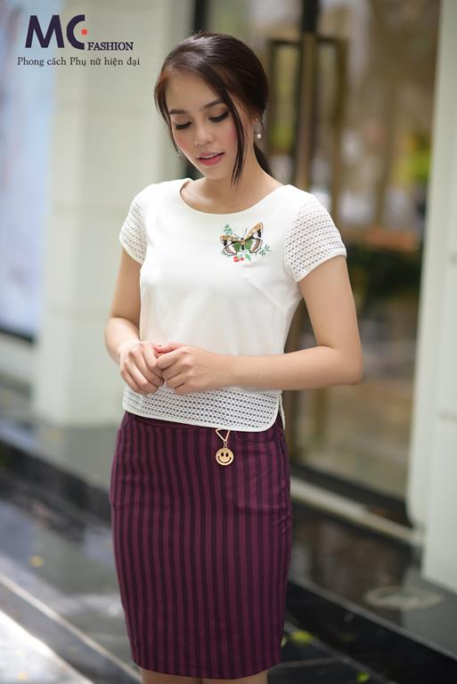 Áo croptop nhấn hoa cách điệu