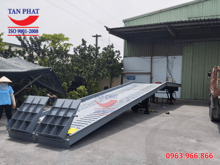 Lắp đặt hoàn thiện cầu cont 10 tấn 11m tại Tiền Hải, Thái Bình