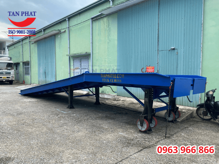 Cầu dẫn lên cont 10 tấn 11x2.35m tại KCN Nguyễn Đức Cảnh, Hưng Yên