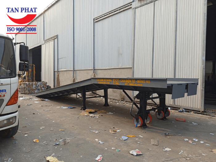 Cầu dẫn lên xe container 10 tấn hoàn thiện tại thành phố Thanh Hóa