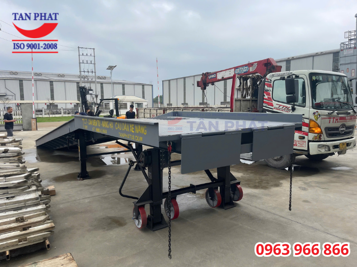 Tân Phát bàn giao cầu dẫn xe nâng 10 tấn tại Lào Cai