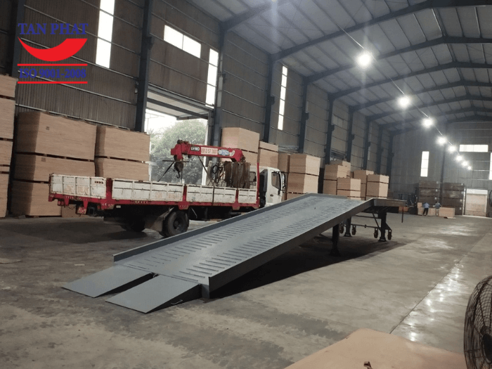 Cầu lên container 10 tấn tại Hà Nội, kích thước 13m tiêu chuẩn