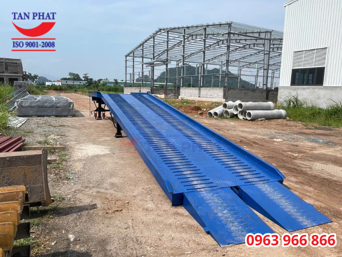 Hoàn thiện cầu lên container 12 tấn 13m tại Thủy Nguyên, Hải Phòng