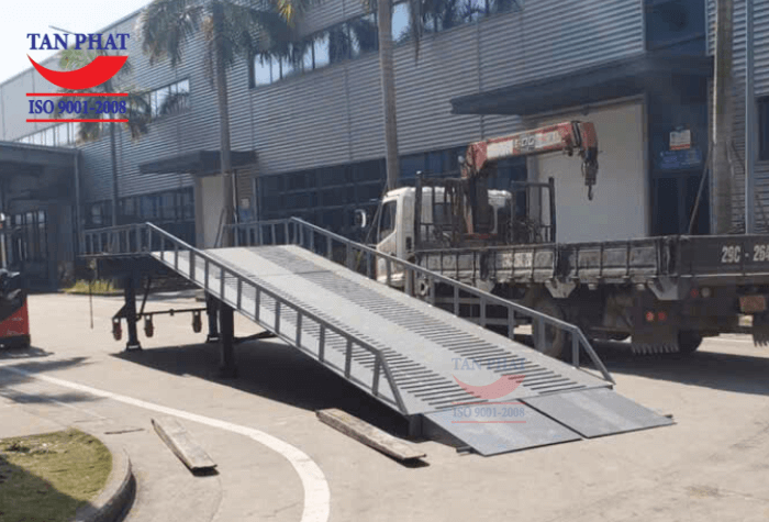 Bàn giao cầu lên container 12 tấn 13x2.35m tại huyện Yên Phong, tỉnh Bắc Ninh