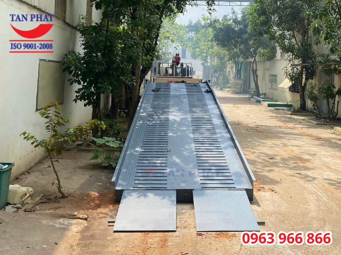 Hoàn thiện bàn giao cầu lên xe container 10 tấn 13m tại xã Tuấn Sơn, tỉnh Lạng Sơn