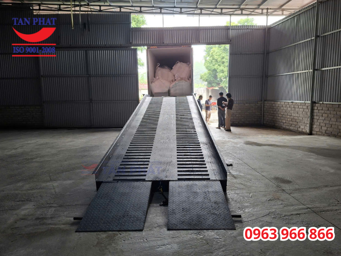 Dự án cầu xe nâng lên cont 8 tấn 11m giao tại Bắc Giang