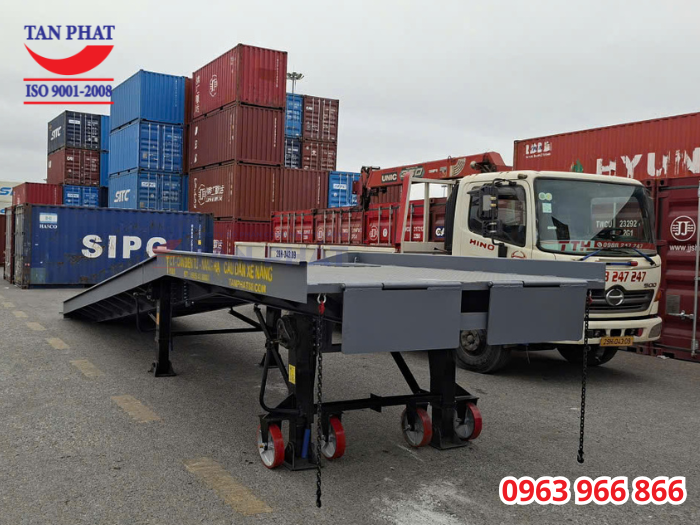 Bàn giao hoàn thiện cầu xe nâng lên container 8 tấn 11m tại cảng Nam Đình Vũ, Hải Phòng