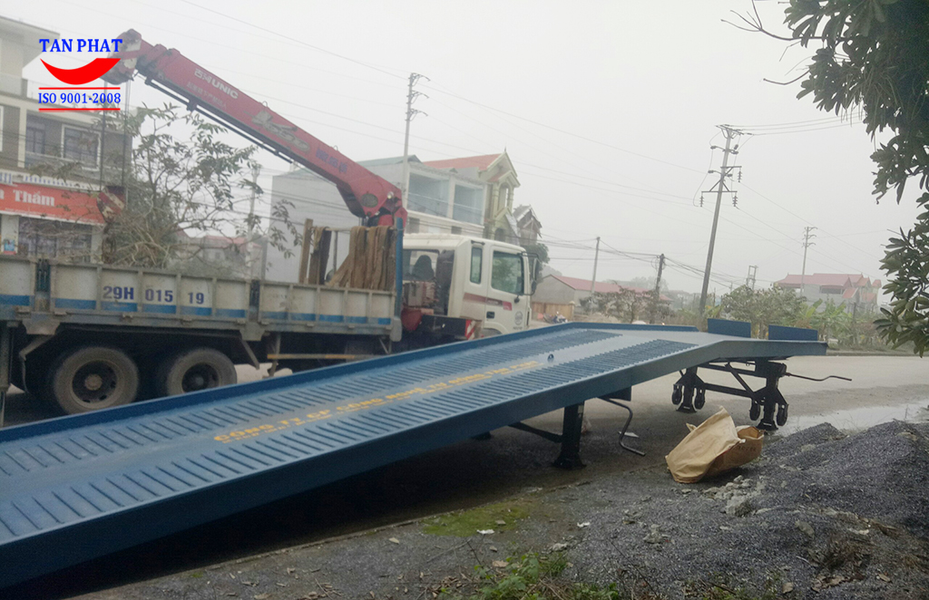 Cầu đóng rút hàng continer tại Phủ Lý, Hà Nam