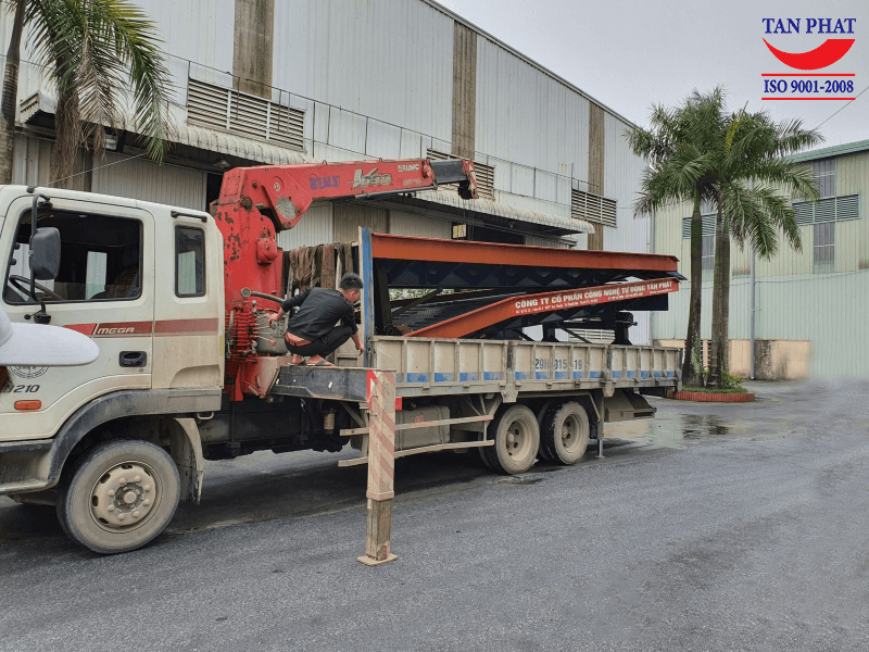 Quá trình tiếp nhận, sản xuất và bàn giao dốc cầu lên container tại Tân Phát