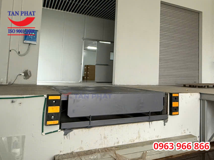 Sản xuất, lắp đặt Dock Leveler 8 tấn tại Ninh Bình