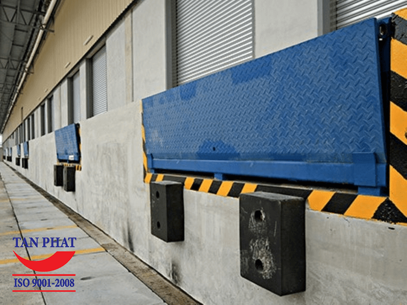 Các bước sản xuất và lắp đặt sàn lên container – Dock Leveler