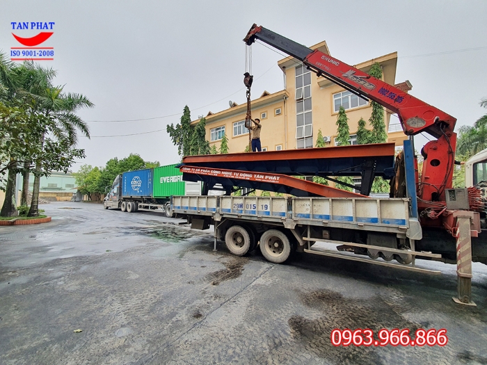 Tân Phát thu mua, bán cầu lên container cũ giá tốt