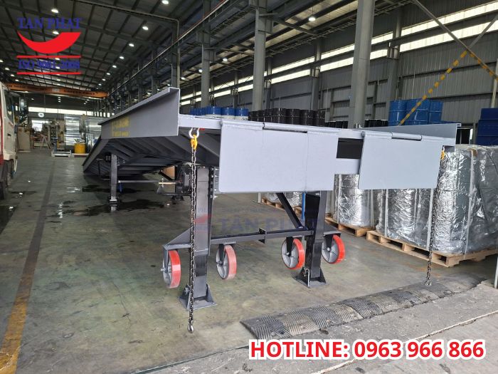 Lợi ích thiết thực của cầu dẫn xe nâng tại KCN Minh Quang