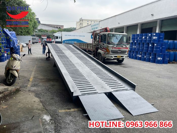Bàn giao cầu dẫn xe nâng tại KCN Tân Hồng, Bắc Ninh