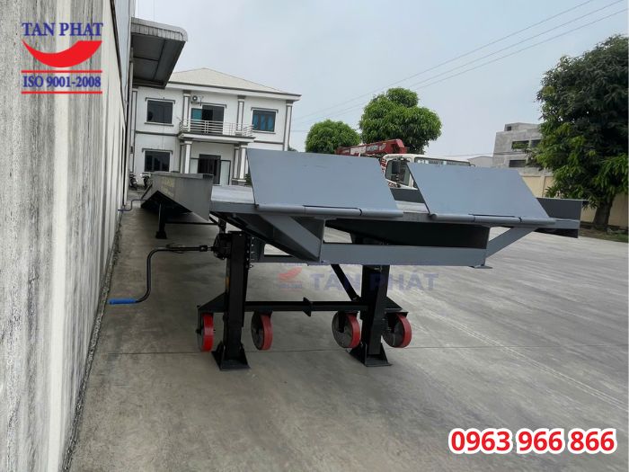 Bàn giao cầu dẫn xe nâng tại Hưng Yên