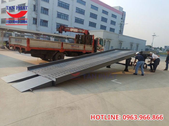 Cầu dẫn xe nâng dài 11m tạo độ dốc lý tưởng