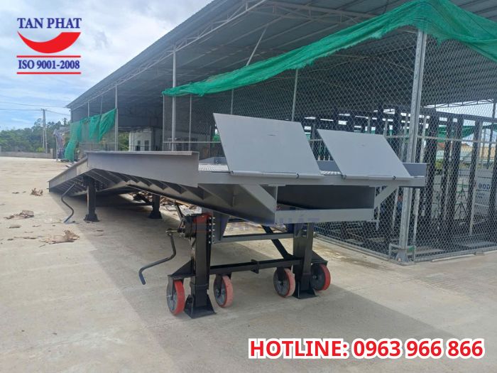 Cầu dẫn xe nâng bàn giao tại Quảng Trị