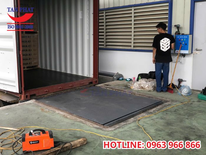 Quy trình lắp đặt dock leveler tại KCN Phố Nối A