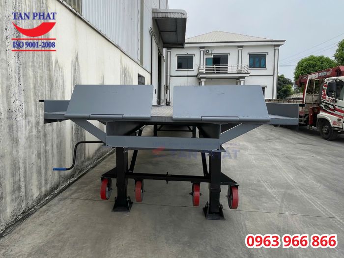 Cầu dẫn xe nâng 10 tấn sản xuất bởi Tân Phát