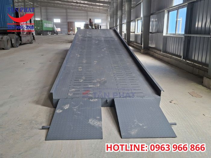 Bàn giao cầu dẫn xe nâng tại Kiến An đúng tiến độ