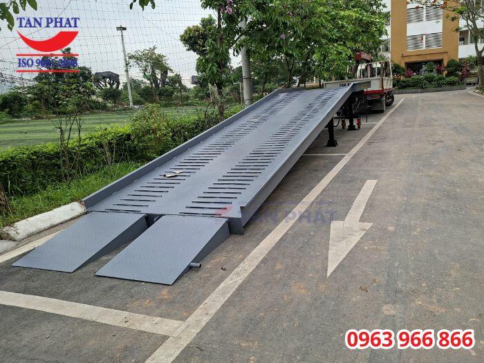 Bàn giao cầu lên container 11m tại Vĩnh Thanh, Hà Nội
