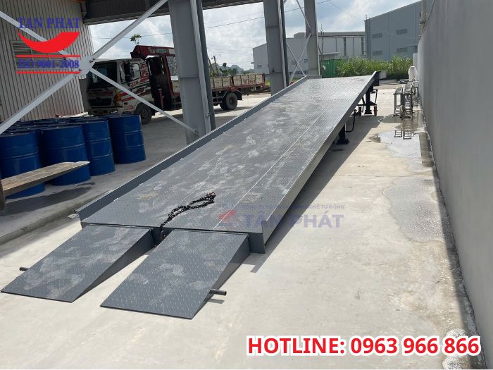 Vì sao nên đầu tư cầu dẫn xe nâng?