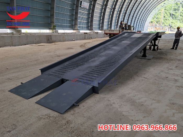 Lợi ích thiết thực khi sử dụng cầu dẫn xe nâng lên container
