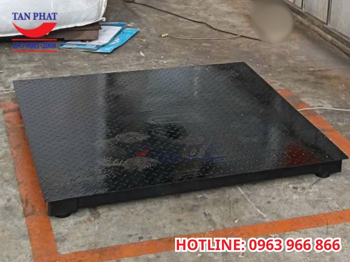 Cân sàn điện tử sản xuất bởi Tân Phát