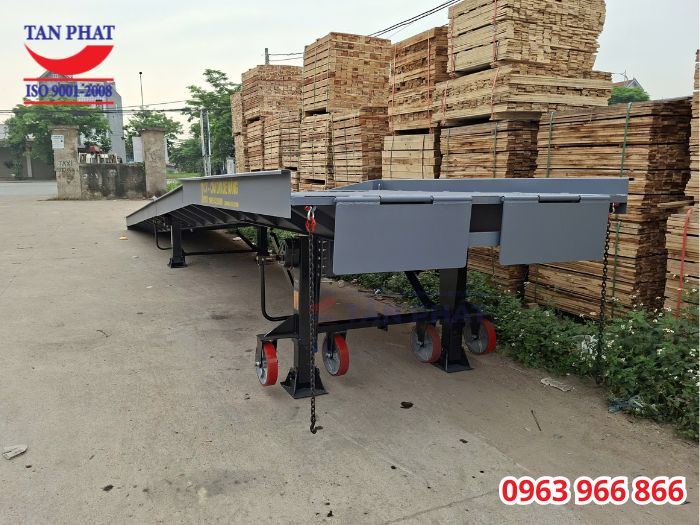 Bàn giao cầu dẫn xe nâng tại Thái Nguyên