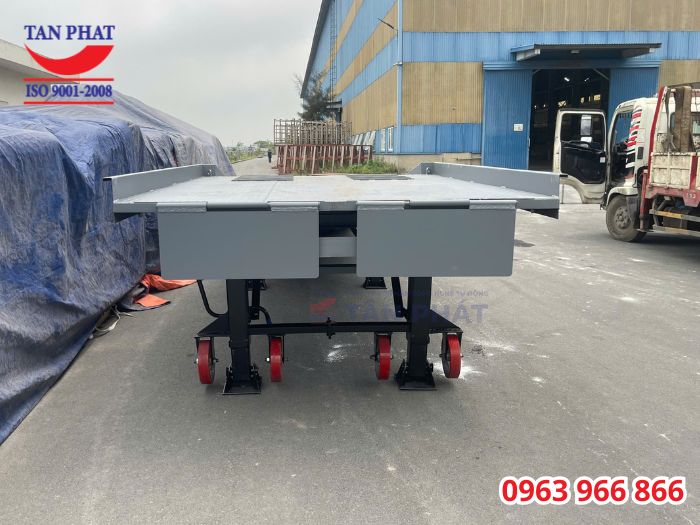 Đơn vị sản xuất và cung cấp cầu dẫn lên container uy tín