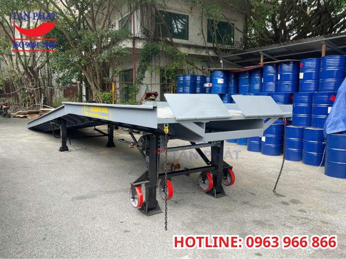 Tân Phát - Đơn vị cung cấp cầu lên container uy tín
