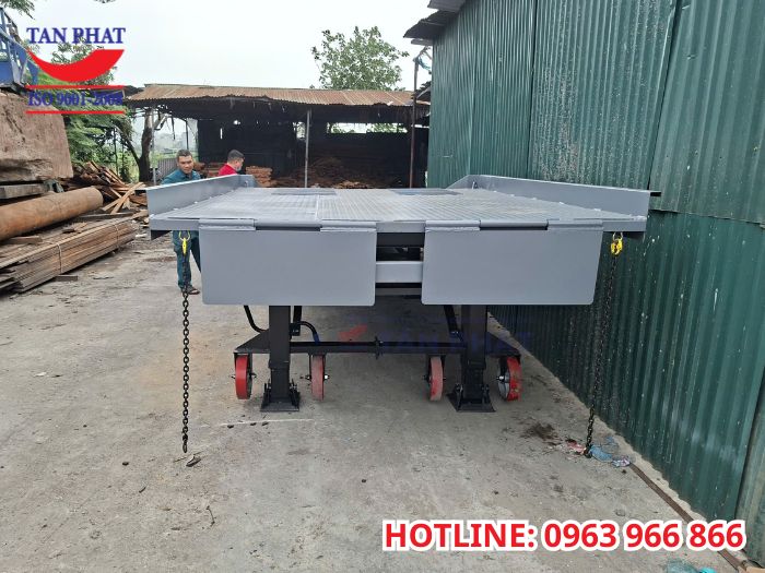 Cầu dẫn xe nâng 11m bàn giao tại Hà Nội
