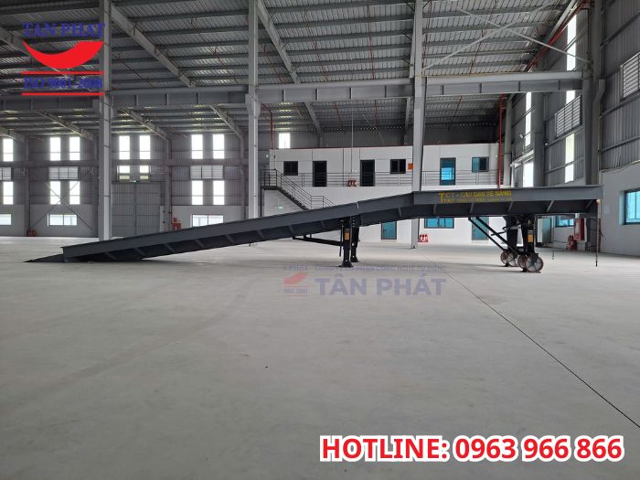 Tân Phát – Đơn vị sản xuất cầu lên container uy tín