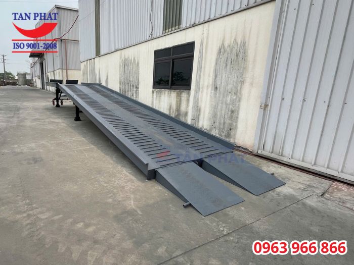 Ưu điểm nổi bật cầu dẫn xe nâng được bàn giao