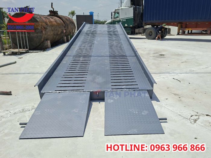 Bàn giao cầu dẫn xe nâng tại Vũ Thư, Hưng Yên