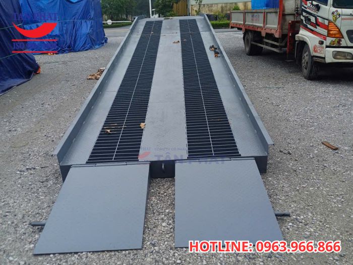 Cầu dẫn xe nâng mặt grating chống trượt