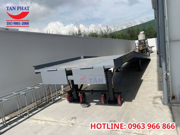 Đặt mua cầu dẫn xe nâng ở đâu uy tín?