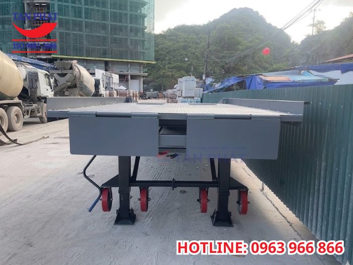 Quá trình bàn giao cầu dẫn xe nâng tại Cát Hải