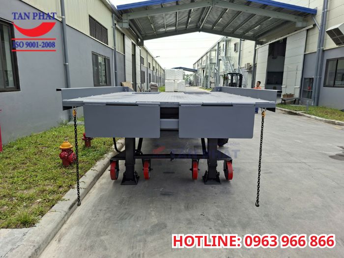 bàn giao cầu dẫn xe nâng tại KCN Phố Nối A, Hưng Yên