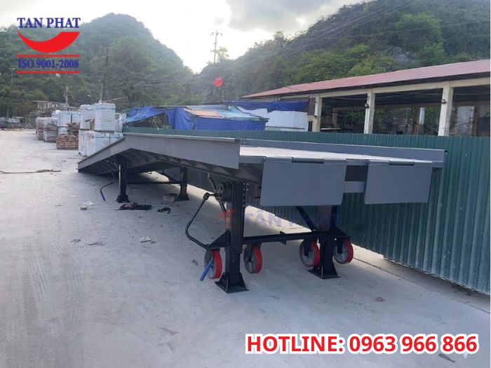 Cầu dẫn xe nâng được bàn giao chịu tải lớn lên tới 10 tấn