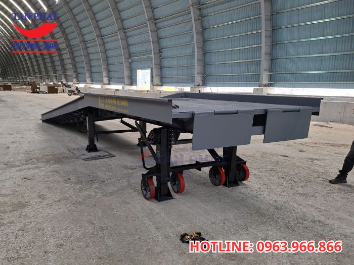 Địa chỉ cung cấp cầu dẫn xe nâng theo yêu cầu uy tín